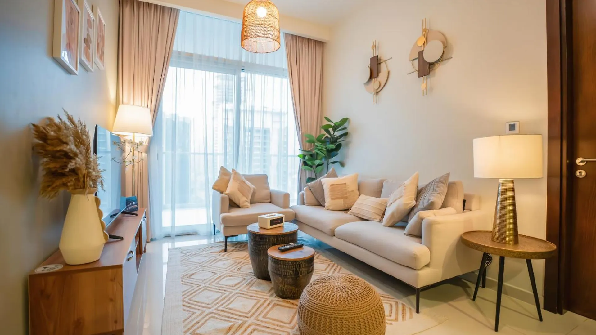 Apartment Cozy Retreat With Burj Views By Bnbeyond Dubai