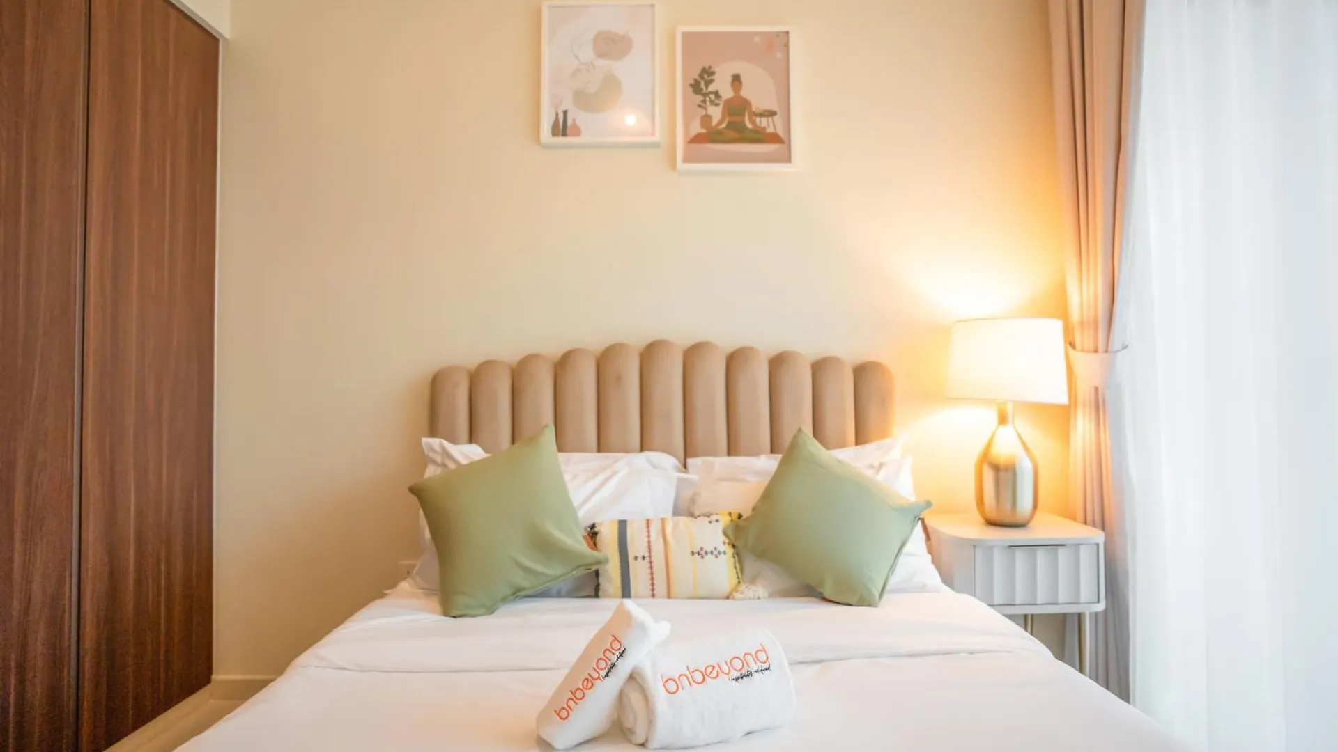 Apartment Cozy Retreat With Burj Views By Bnbeyond Dubai