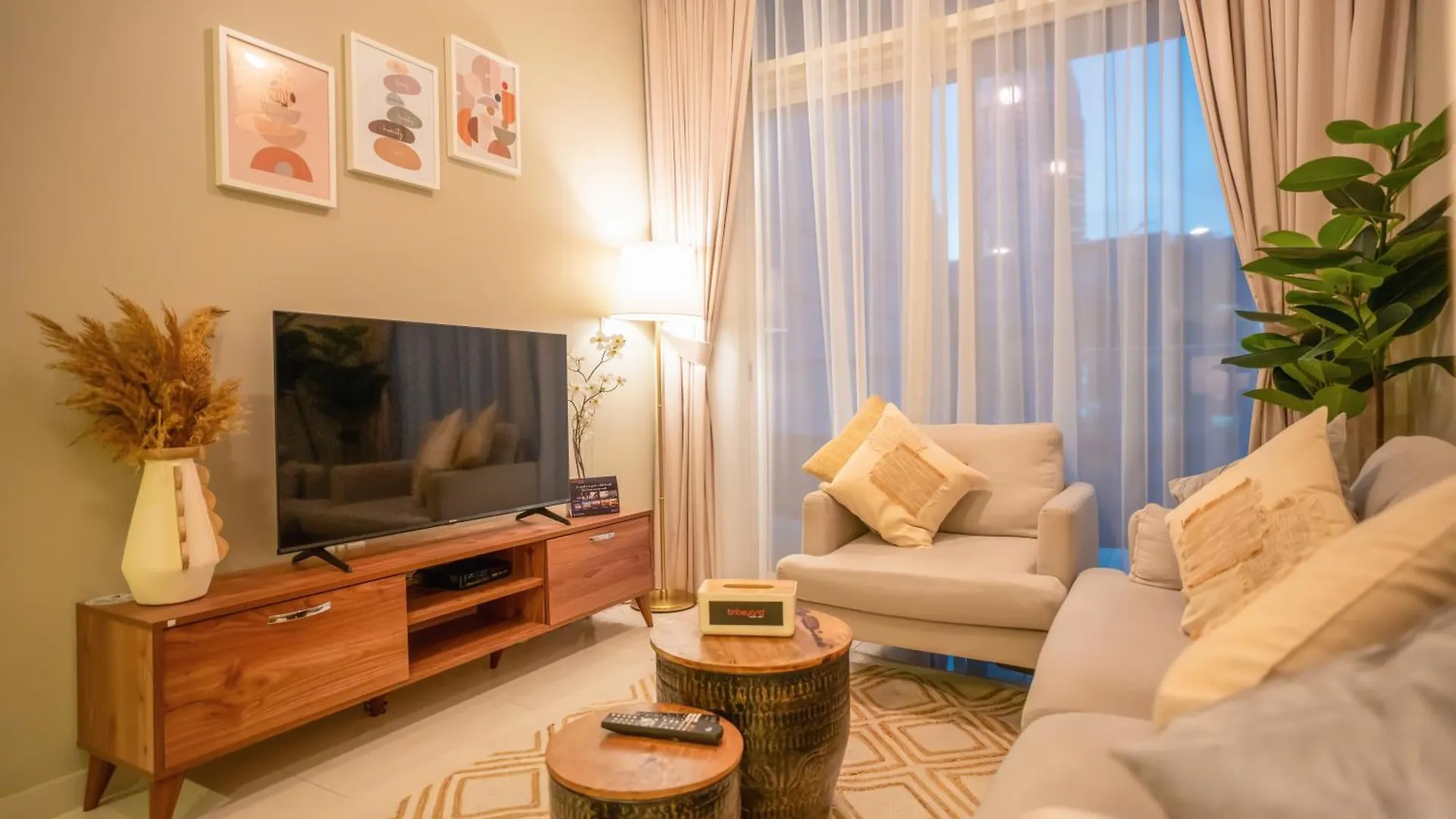 Apartment Cozy Retreat With Burj Views By Bnbeyond Dubai