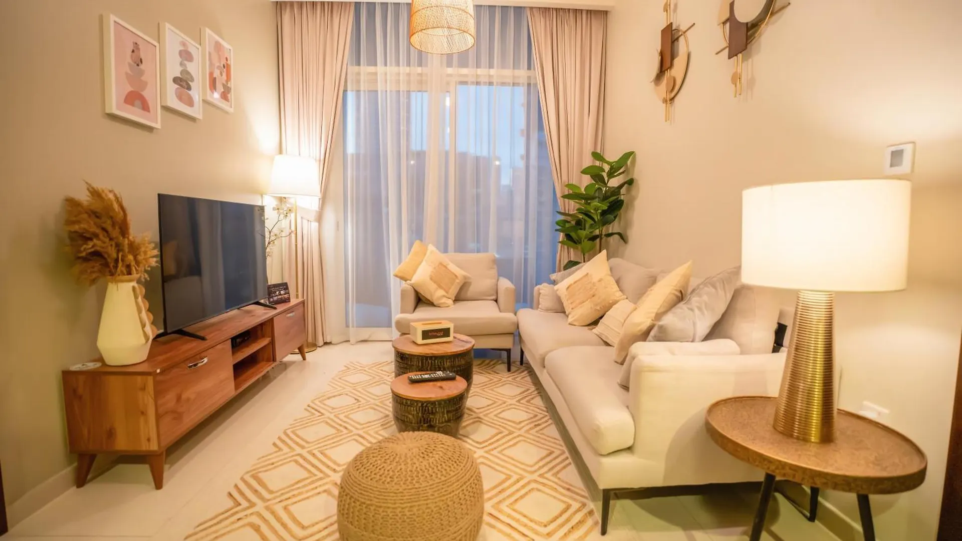 Cozy Retreat With Burj Views By Bnbeyond Dubai Apartment