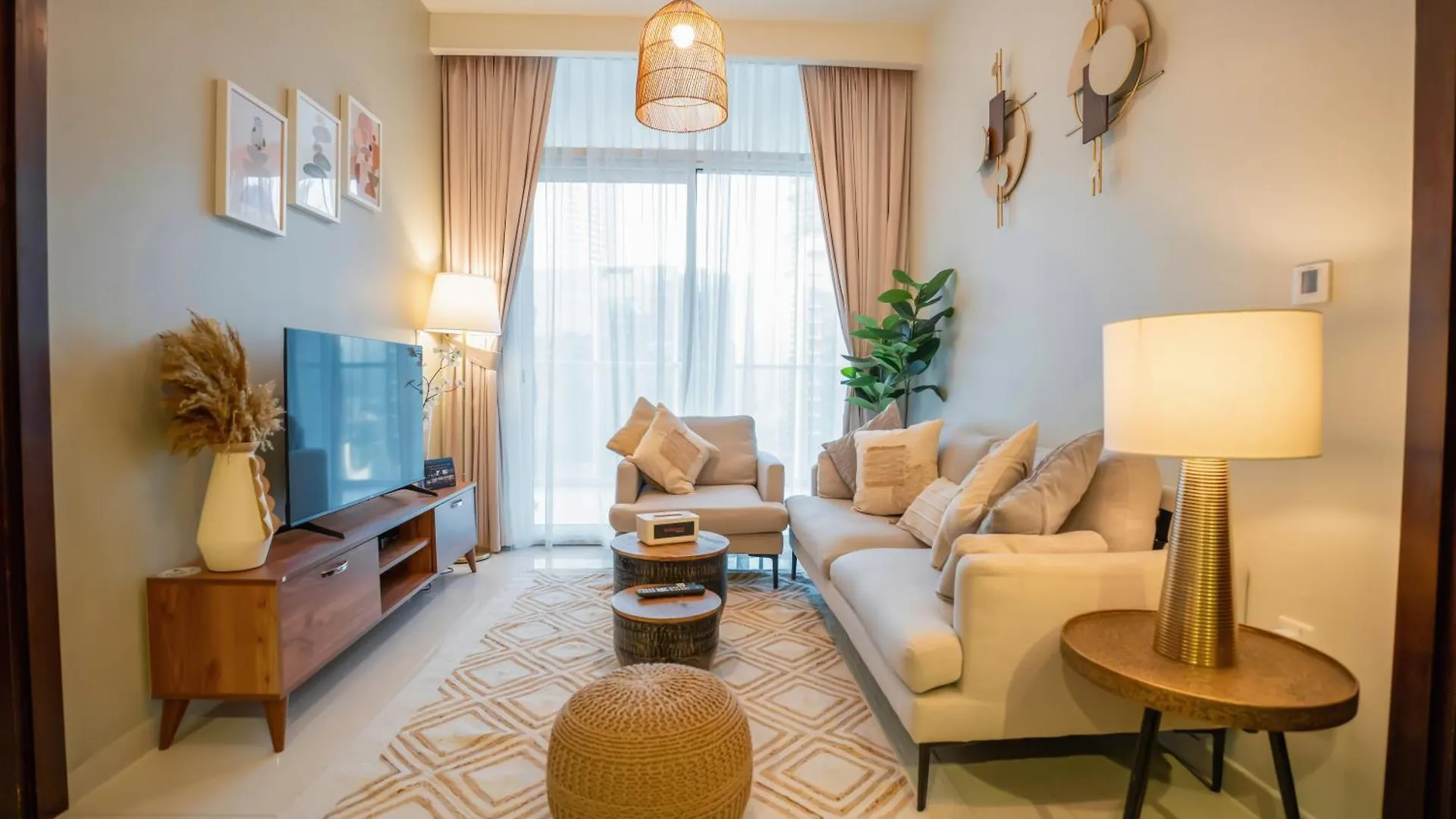 Cozy Retreat With Burj Views By Bnbeyond Dubai